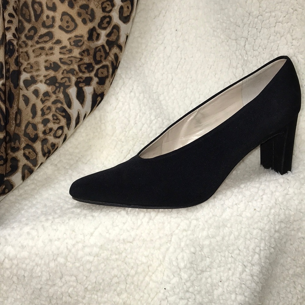 Black file dress heels.